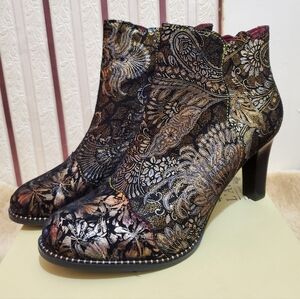 L'artiste Spring Step Metallic Booties 9